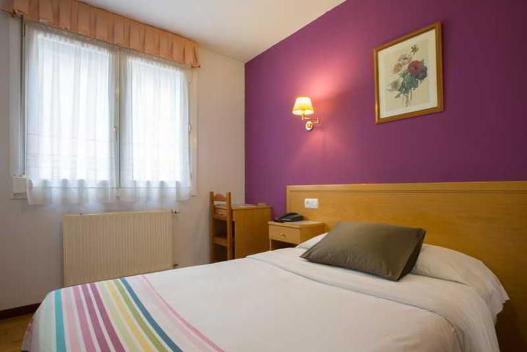 Bedroom 5, Hotel Costa Verde, Asturias