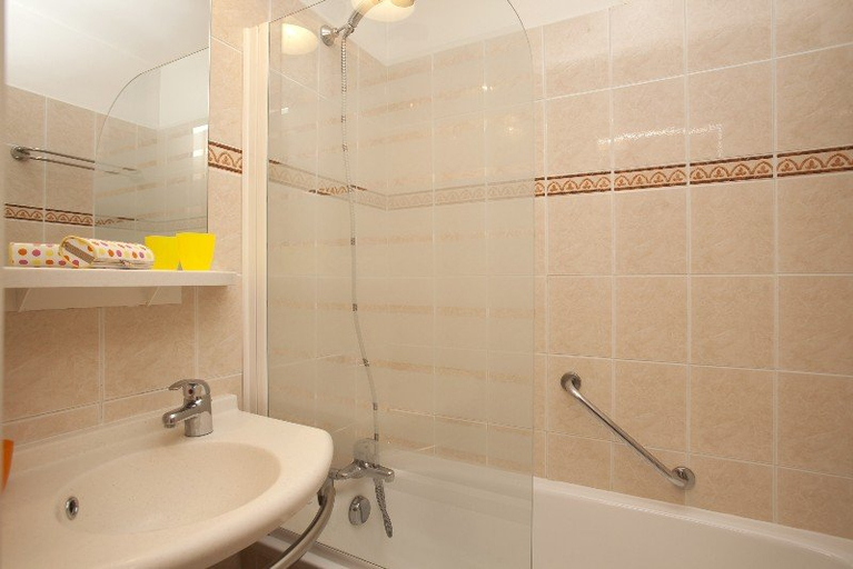 Bathroom, Residence Maeva Les Bleuets, Savoie