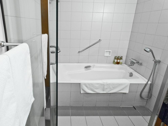 Bathroom 4, Oita Oasis Tower Hotel, Ōita
