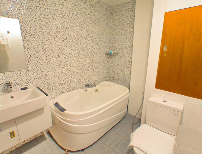Bathroom 4, Aung Myint Mo Hotel, Mandalay