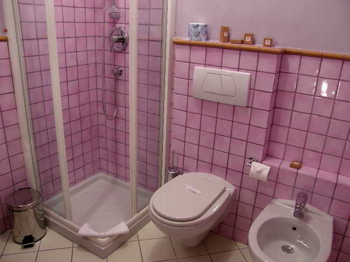 Bathroom 4, Ristorante Cesare Hotel