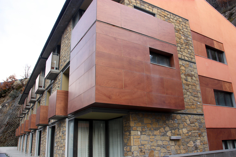 Exterior & Views