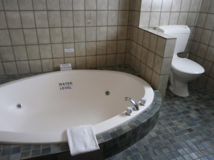Bathroom 4, Bell Tower Inn, Ballarat - Inner North