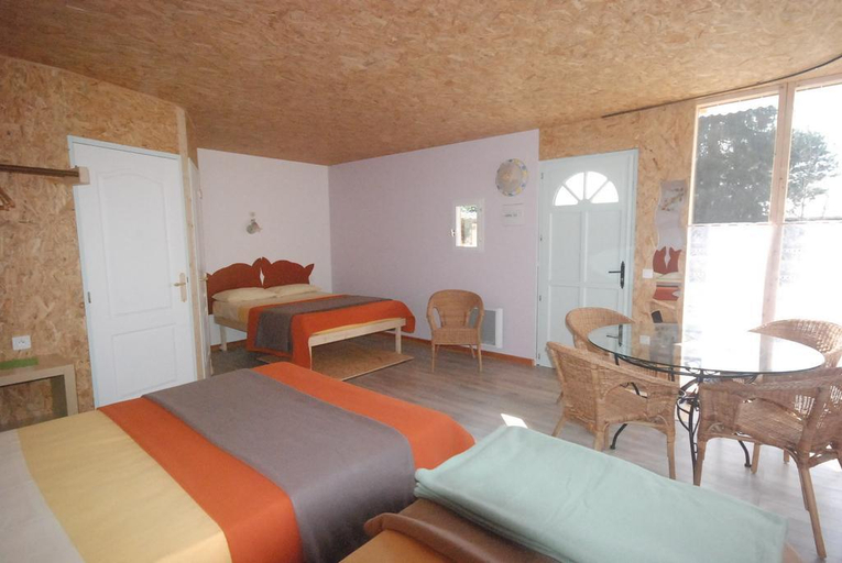 Bedroom 5, Hotel Gue de Beauvoir, Manche