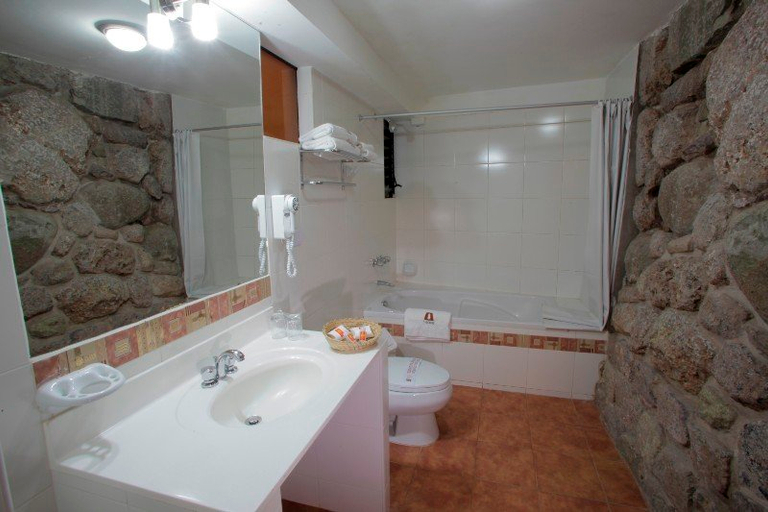 Bathroom 4, Hotel Siete Ventanas, Cusco