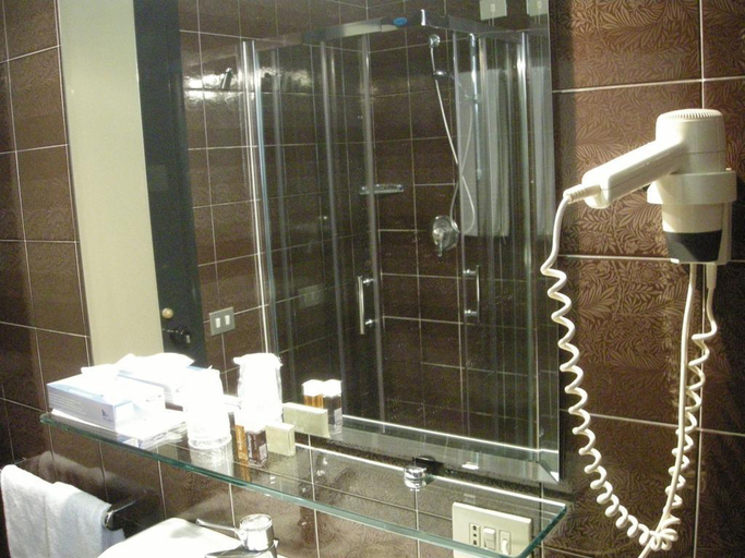 Bathroom 5, Hotel Giovanni, Padua