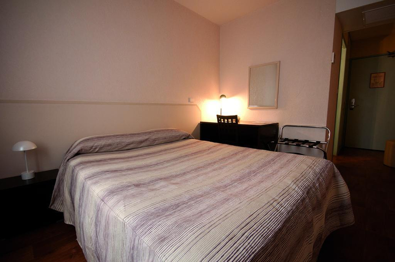 Bedroom 3, Marty Hotel Bordeaux, Tapestry Collectn by Hilton, Gironde