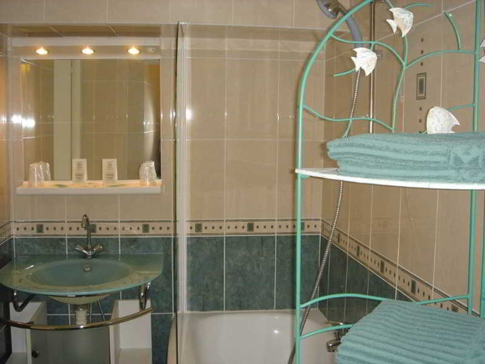 Bathroom 3, Hotel Acostel, Seine-et-Marne