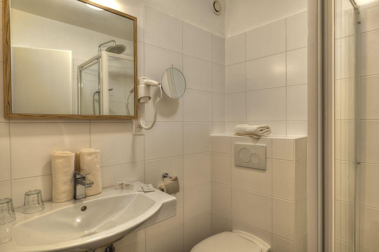 Bathroom 4, Hotel Kögele, Innsbruck Land