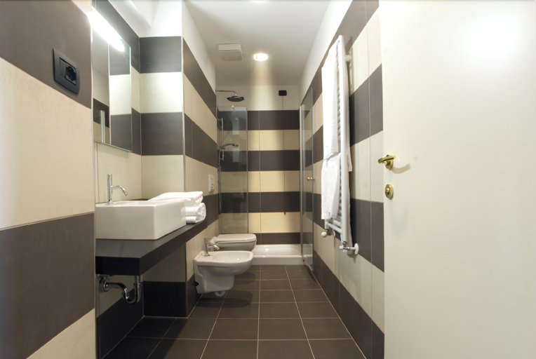 Bathroom 4, Hotel Principe Di Torino, Torino