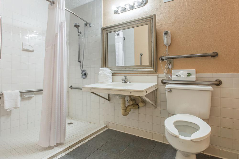Bathroom 5, Four Points by Sheraton Myrtle Beach, Horry