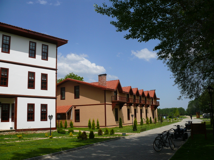 Exterior & Views