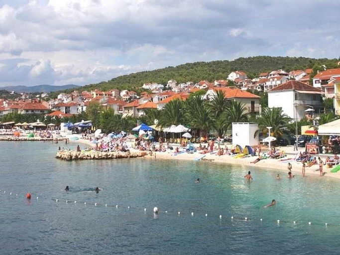 Others, Niko, Okrug