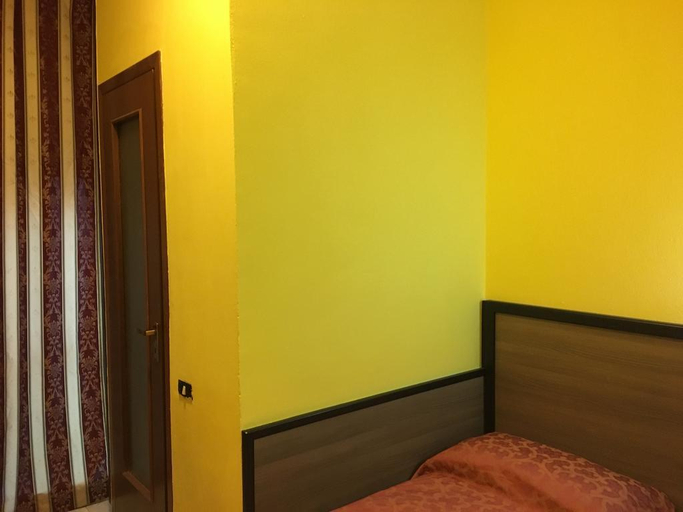 Bedroom 1, Hotel New Salus, Milano