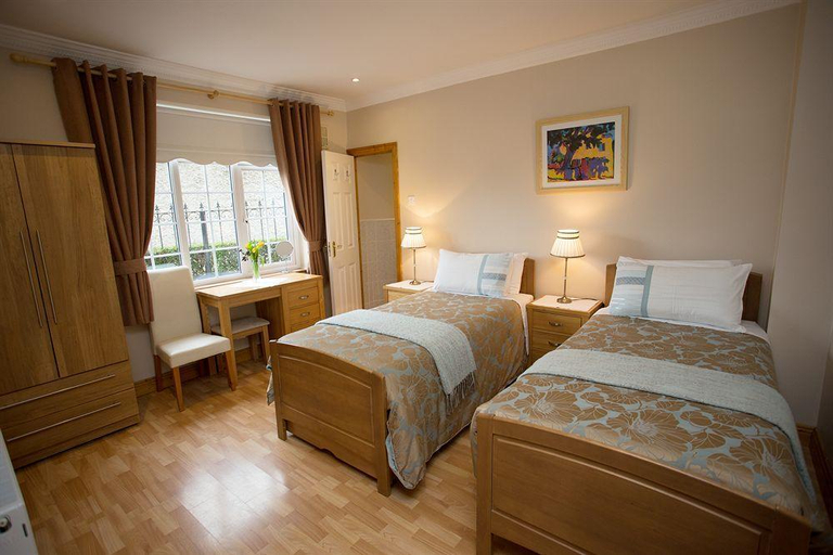 Bedroom 2, Almanii B & B, Dublin