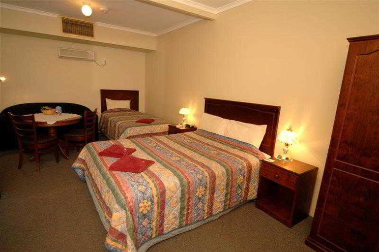 Bedroom 3, Oasis Motor Inn, Broken Hill