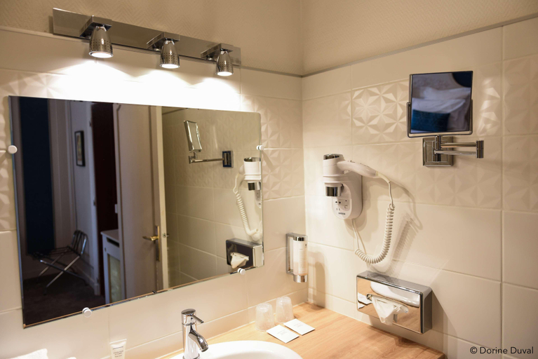 Bathroom 4, Oceania Hotel D'Anjou Angers, Maine-et-Loire