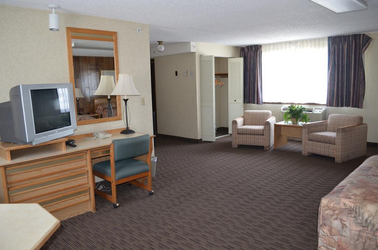 Exterior & Views 2, Nampa Inn & Suites, Canyon