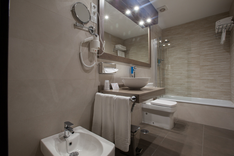 Bathroom 4, Hotel Don Paco, Málaga