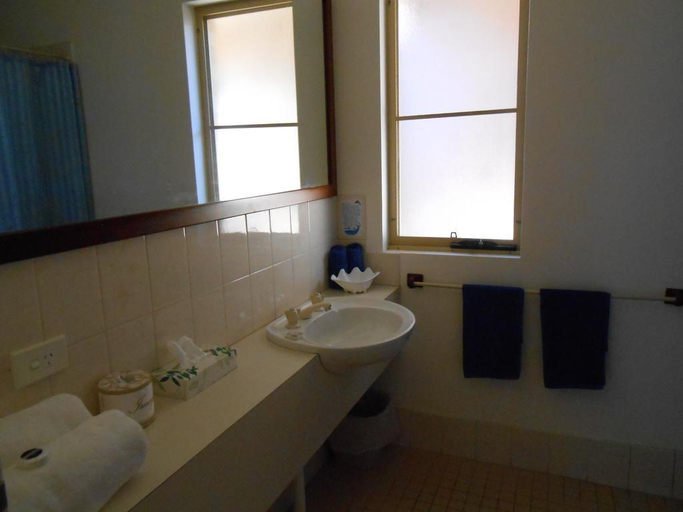 Bathroom 5, Augusta Georgiana Molloy Motel, Augusta-Margaret River