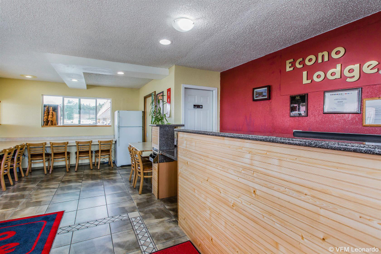 Public Area 2, Econo Lodge, Del Norte