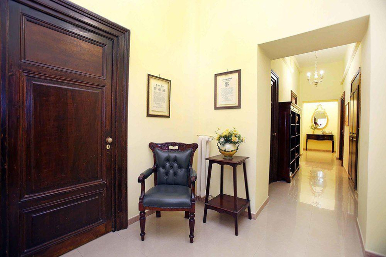 Bedroom 4, Maior, Rome
