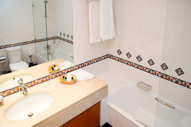 Bathroom 4, Villas dÁgua Beachfront, Albufeira
