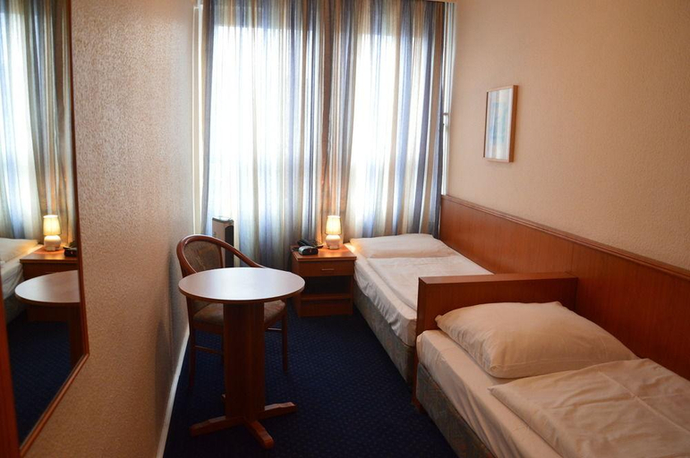 Bedroom 4, Hotel Mercedes Hamburg, Hamburg