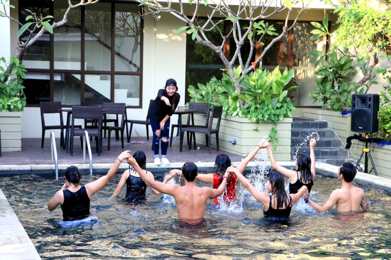 Public Area 4, Swiss-Belhotel Rainforest, Kuta, Badung