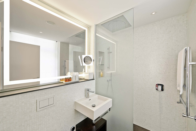 Bathroom 10