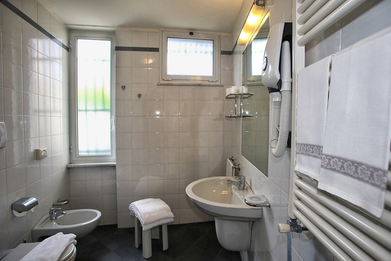 Bathroom 4, Hotel Elena, Genova