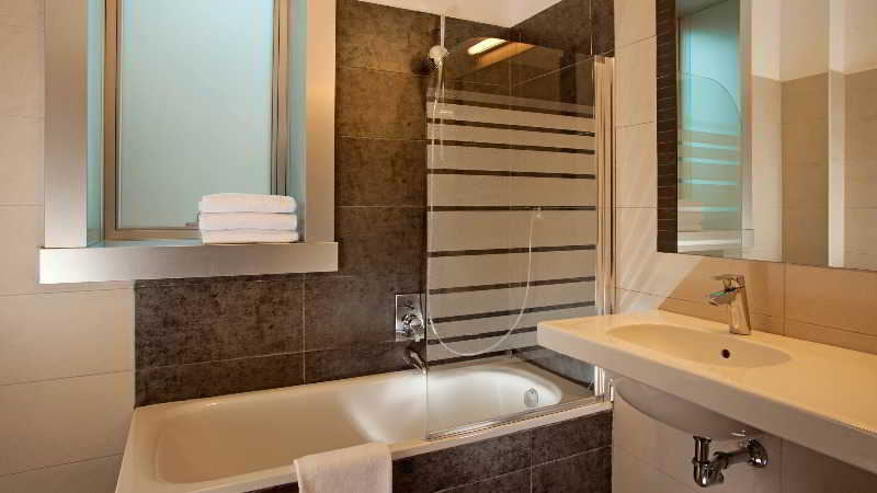 Bathroom 4, Hotel Artis, Rome