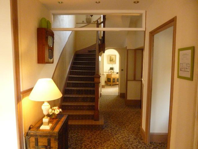 Public Area 3, Hotel California, Allier