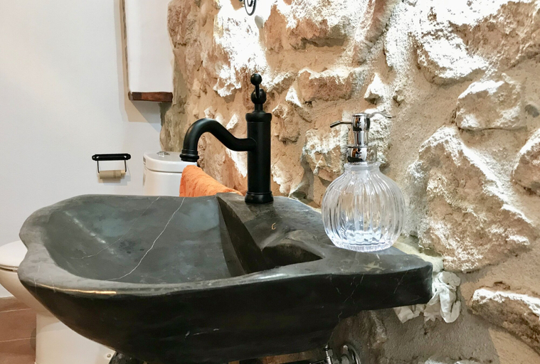 Bathroom 3, La Casuna de la Una, Teruel