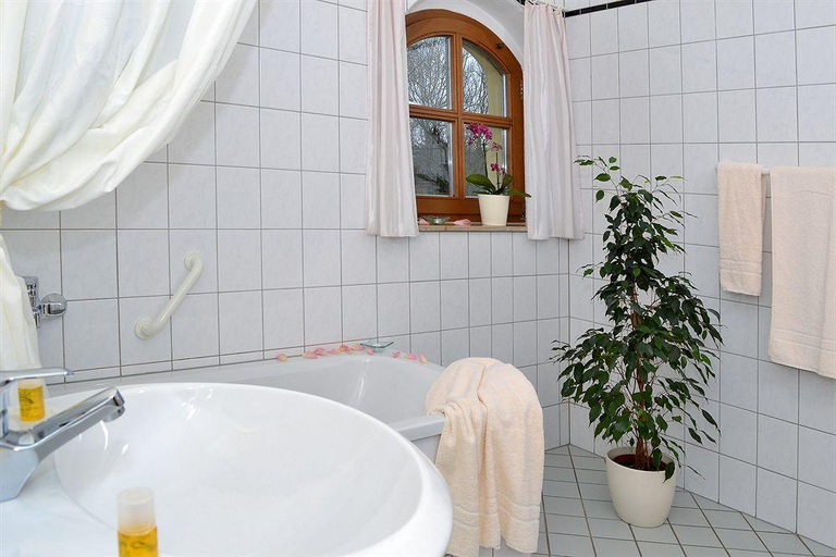 Bathroom 3, Wasserschloss Klaffenbach, Chemnitz