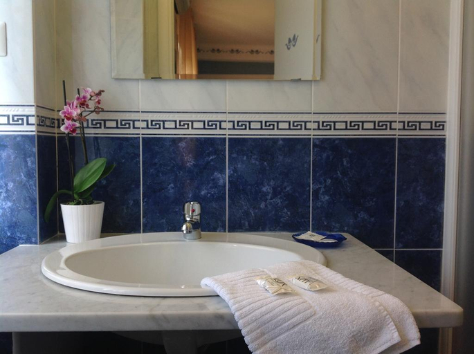 Bathroom 3, Domus Prati, Roma