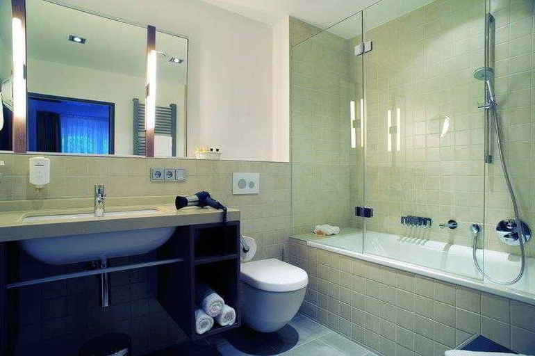 Bathroom 2, Göbel´s Vital Hotel Bad Sachsa, Osterode am Harz