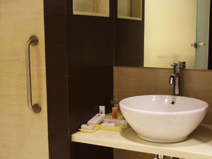 Bathroom 5, Ramee Grand Hotel and Spa, Pune, Pune