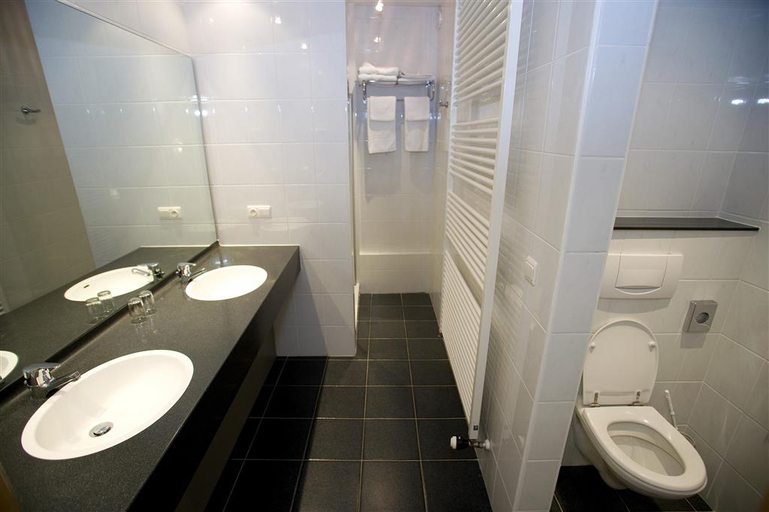 Bathroom 5, Hotel Pax, West-Vlaanderen