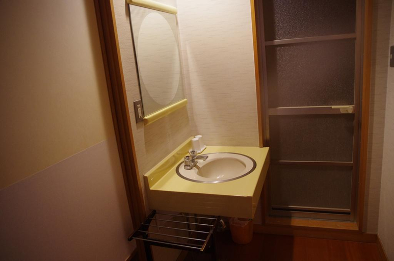 Bathroom 5, Ryokan Gizan, Takayama