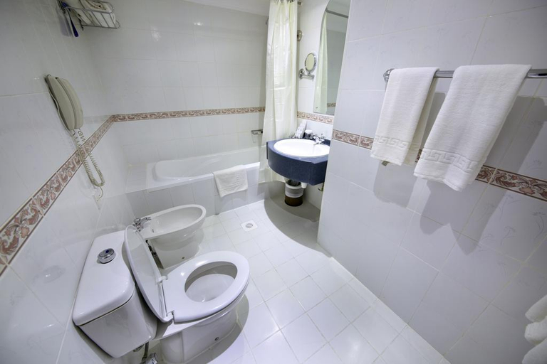 Bathroom 5, Haffa House Hotel, Muscat