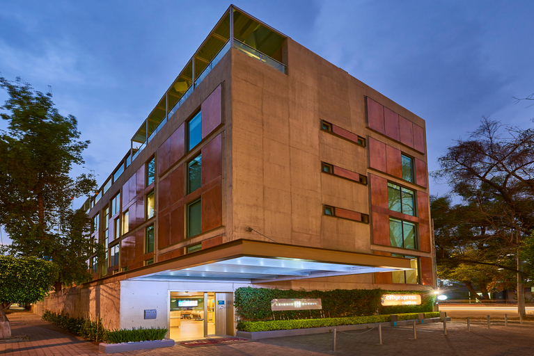 Exterior & Views