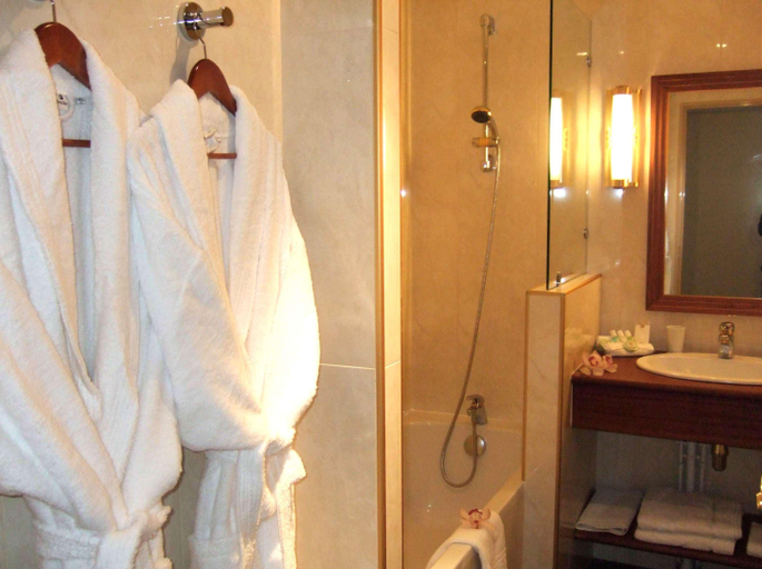 Bathroom 5, Amiral Hôtel, Paris