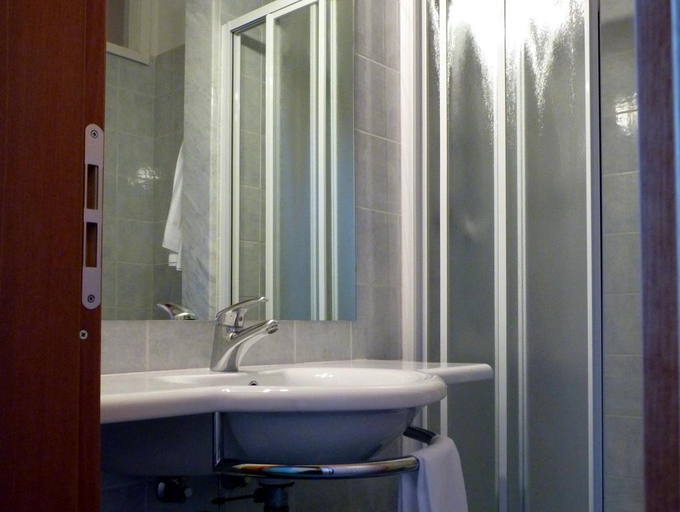 Bathroom 5, LH Arca Street Art Hotel, Perugia