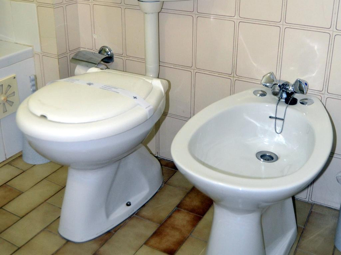 Bathroom 3, Parque das Amendoeiras, Loulé
