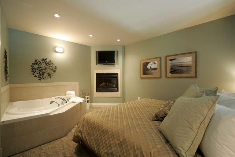 Bathroom 4, Old House Hotel, Comox-Strathcona