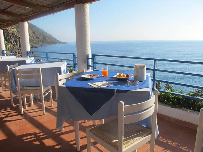 Others 4, Hotel Phenicusa, Messina
