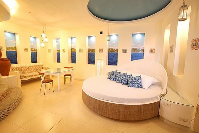 Bathroom 5, Victoria Court Malabon, Malabon