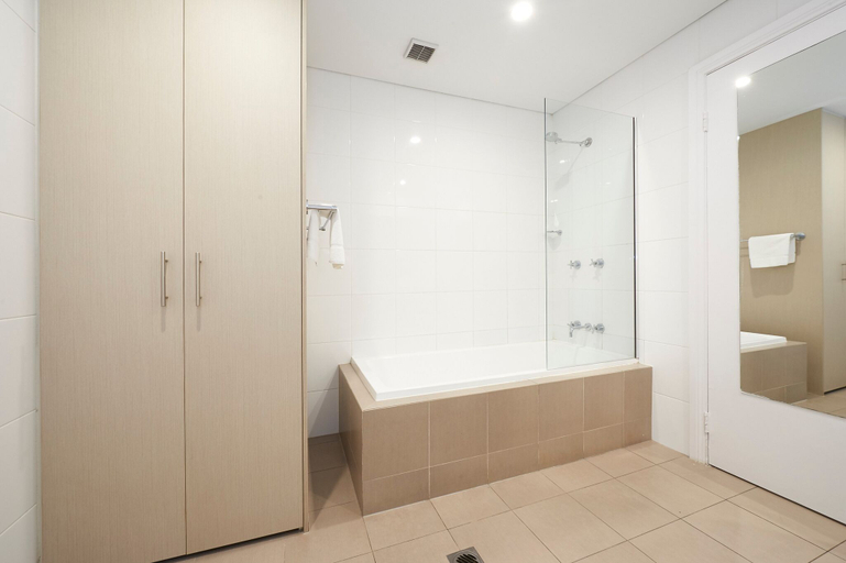 Bathroom 5, Nesuto Woolloomooloo Sydney Apartments, Sydney