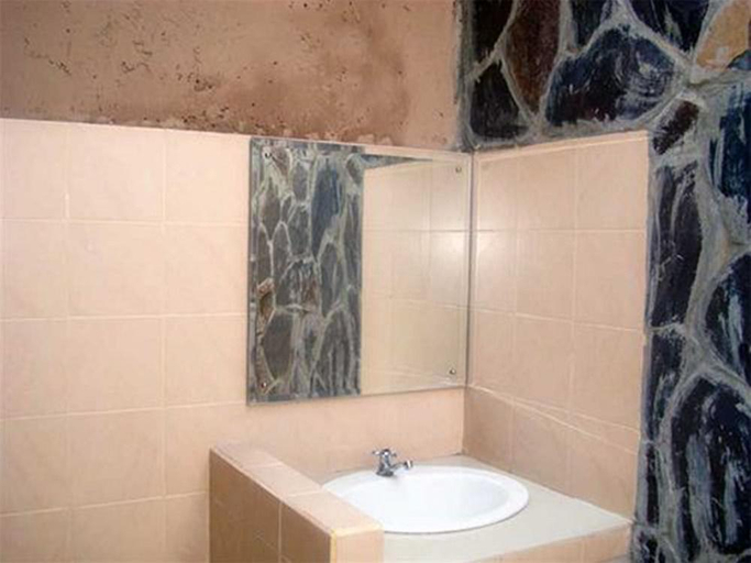 Bathroom 4, Balangan Garden Bungalow by Gaing Mas Group, Badung